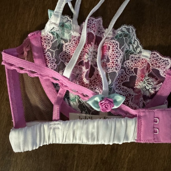 NWOT FOR LOVE & LEMONS 32B UNDERWIRE BRA FLORAL SATIN - Picture 3 of 6